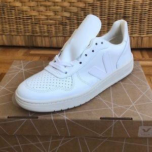Veja v-10 extra white size 37